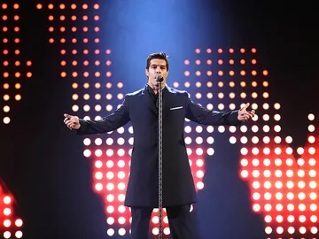 Rasel se hace grande con ‘Feel’ como Robbie Williams en la segunda Semifinal de ‘Tu cara me suena’ Rasel se hace grande con ‘Feel’ como Robbie Williams en la segunda Semifinal de ‘Tu cara me suena’