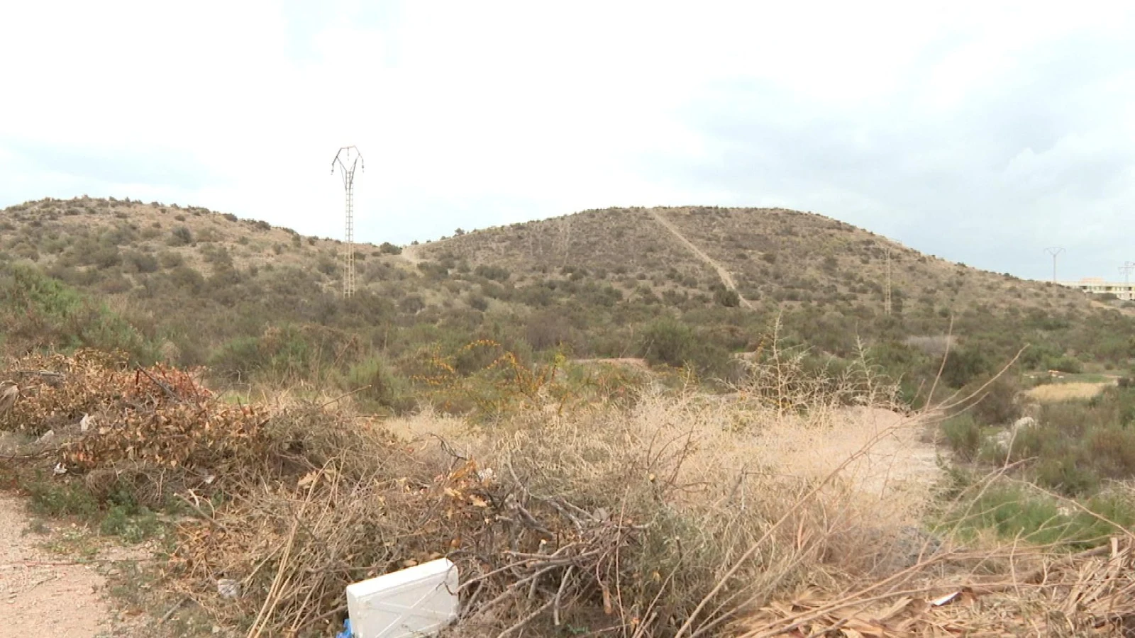 Encuentran el cadáver de un bebé en un tupper en Águilas Encuentran el cadáver de un bebé en un tupper en Águilas