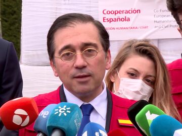 Albares dice que España "hará todo lo posible" para evacuar a los españoles de Ucrania