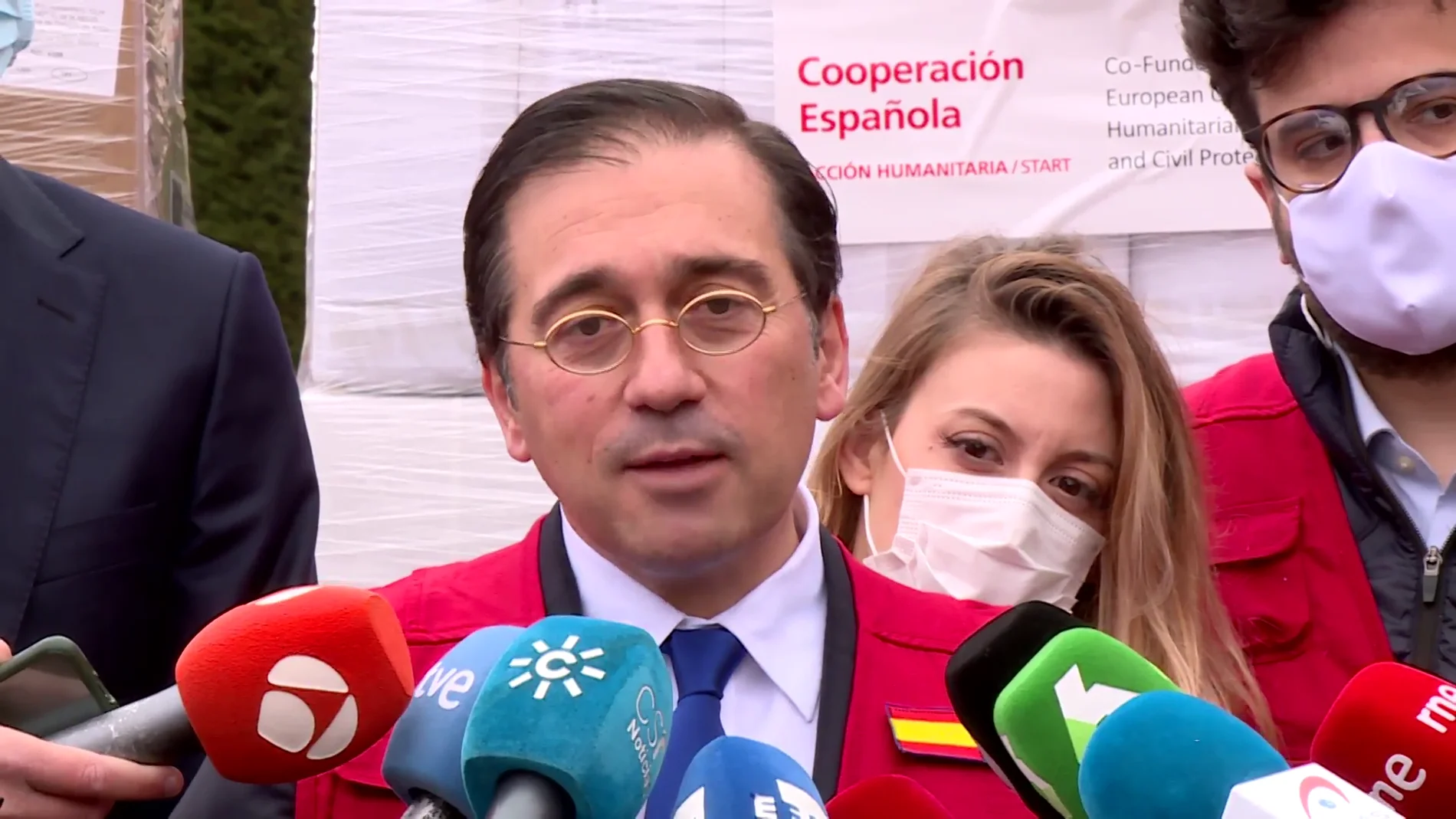 Albares dice que España "hará todo lo posible" para evacuar a los españoles de Ucrania