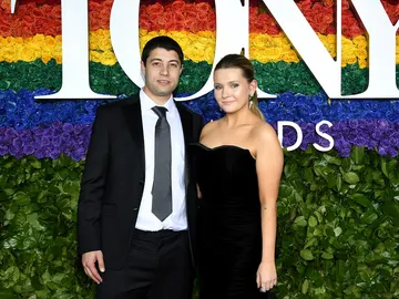 Abigail Breslin y su prometido, Ira Kunyansky Abigail Breslin y su prometido, Ira Kunyansky