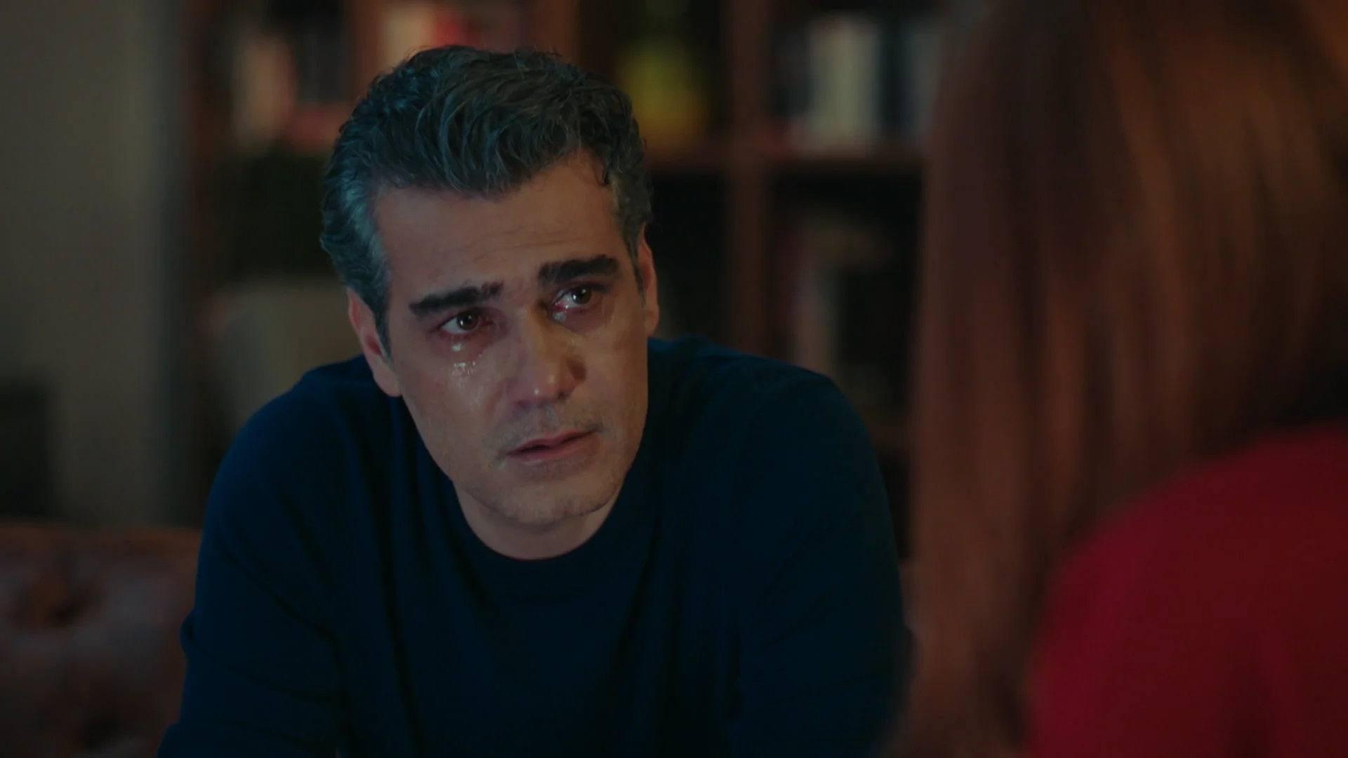 Volkan, destrozado y sin esperanza: "He perdido, de nuevo, a Asya" Vokan, más hundido que nunca, le cuenta a Bahar que ha perdido a Asya para siempre.