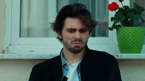 Selçuk, hundido tras la muerte de su madre: "¿Por qué tuvo que volver?" Selçuk se arrepiente de no haber pasado más tiempo con su madre.