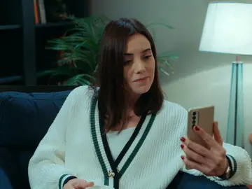 Sinan le vuelve a proponer a Asya que se vaya con él a Australia: "Quizás sea el momento de un nuevo comienzo" Sinan le vuelve a proponer a Asya que se vaya con él a Australia: "Quizás sea el momento de un nuevo comienzo"