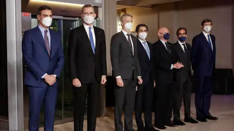 El Rey Felipe VI y el presidente del Gobierno, Pedro Sánchez (i) en el Mobile World Congress El Rey Felipe VI y el presidente del Gobierno, Pedro Sánchez (i) en el Mobile World Congress