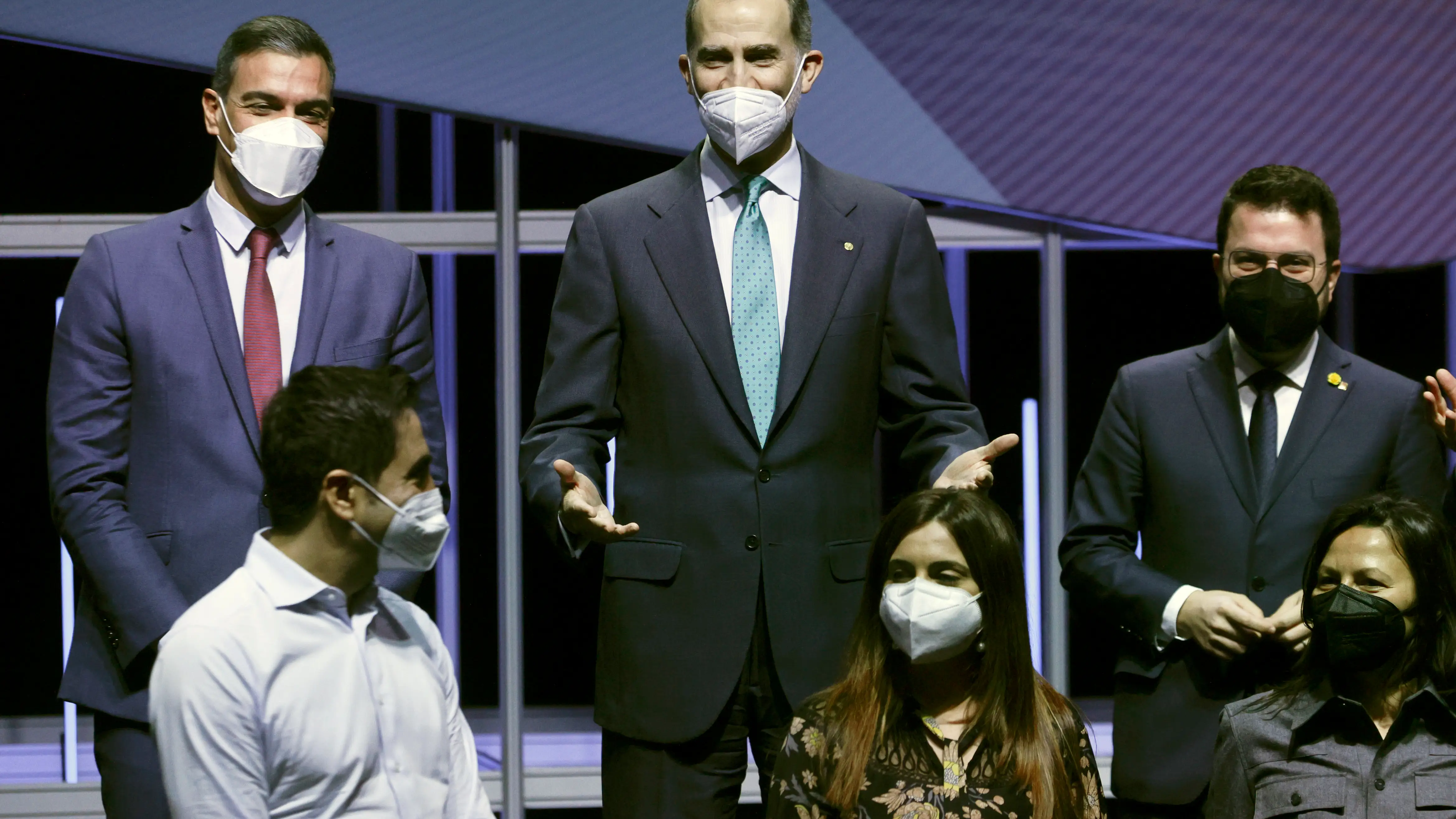 El rey Felipe VI junto con Pedro S&aacute;nchez yPere Aragon&egrave;s
