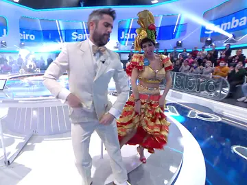 ¡Samba! Rocío Madrid convierte ‘Pasapalabra’ en el sambódromo de Río de Janeiro ¡Samba! Rocío Madrid convierte ‘Pasapalabra’ en el sambódromo de Río de Janeiro