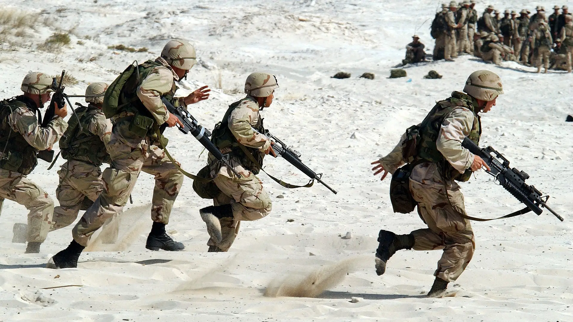 Militares armados