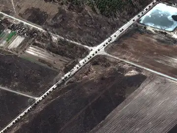 La imagen del convoy militar de Rusia que se dirige hacia Kiev