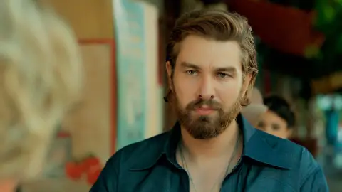 ¿Quién es el nuevo forastero que ha llegado a Adana? ¿Quién es el nuevo forastero que ha llegado a Adana?