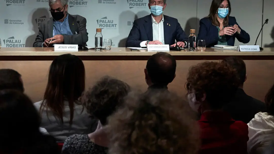 Sindicatos convocan una huelga de 5 días en colegios e institutos de Cataluña Sindicatos convocan una huelga de 5 días en colegios e institutos de Cataluña
