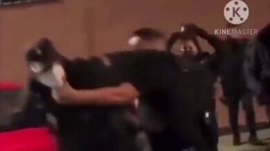 El vídeo de la agresión a dos policías nacionales agredidos durante una pelea en La Laguna, Tenerife