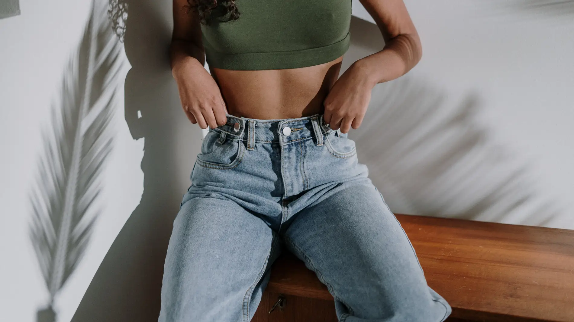 Mom Jeans, un solo tejano para crear múltiples looks 