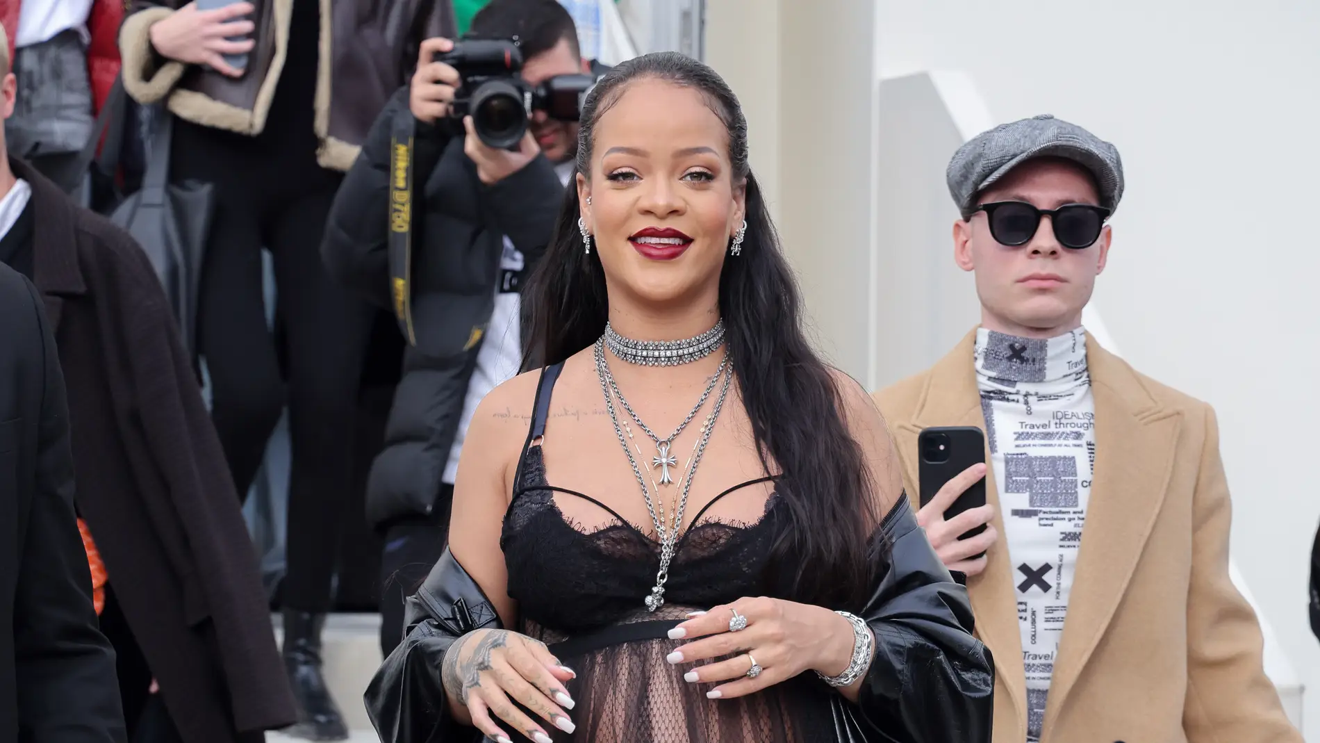 Rihanna marca tendencia premamá con estos looks de escándalo