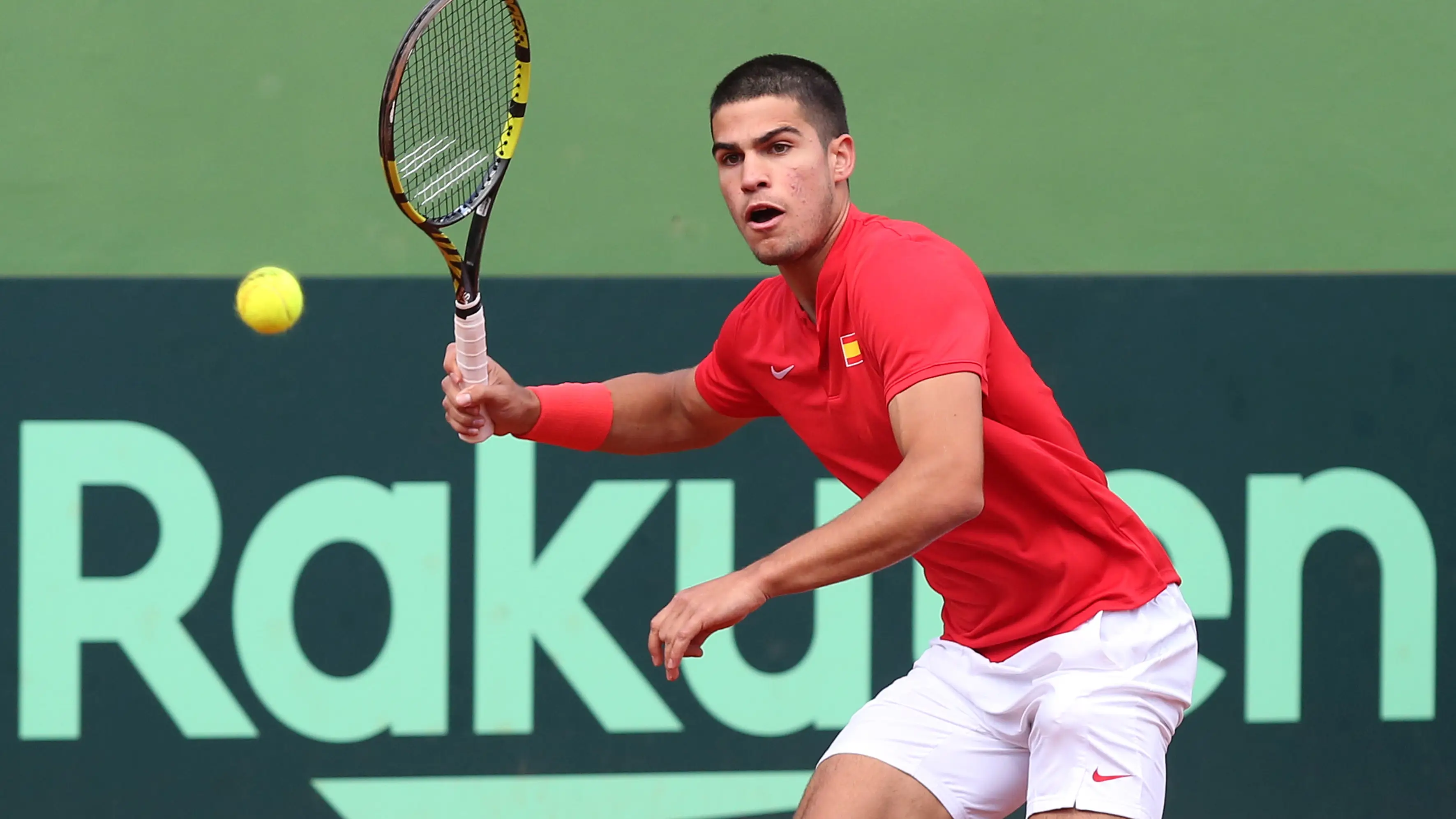 Alcaraz debuta con victoria en la Copa Davis y encarrila el pase a las finales