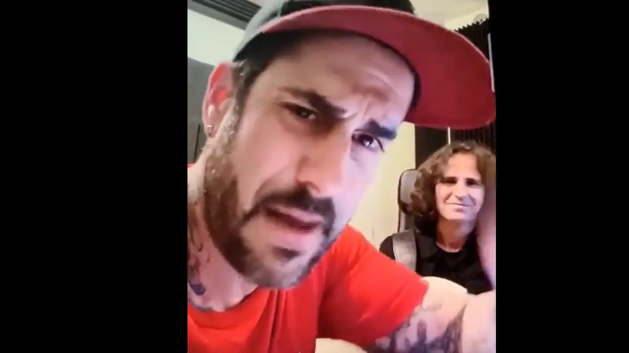 Melendi publica el primer borrador de 'El Plan', el tema en honor a Alonso para la temporada de F&oacute;rmula 1