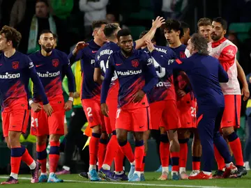 El Atleti hace alarde de pegada y vence al Betis con un doblete de Joao Félix El Atleti hace alarde de pegada y vence al Betis con un doblete de Joao Félix