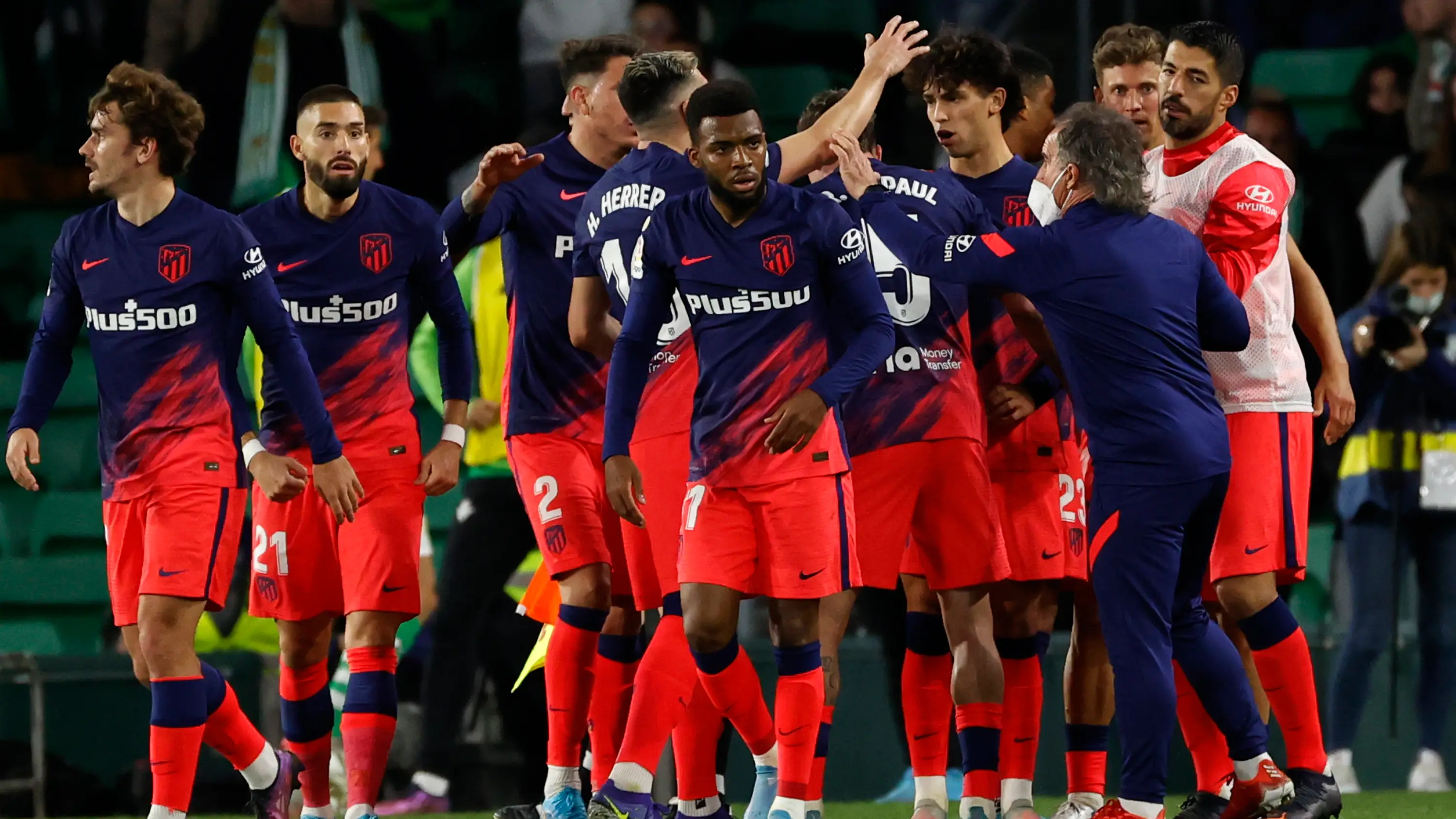 El Atleti hace alarde de pegada y vence al Betis con un doblete de Joao Félix El Atleti hace alarde de pegada y vence al Betis con un doblete de Joao Félix