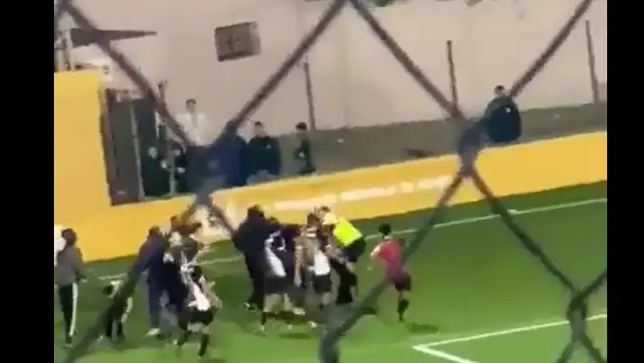 Varios futbolistas cadetes agreden a un árbitro en un partido en Ceuta Varios futbolistas cadetes agreden a un árbitro en un partido en Ceuta