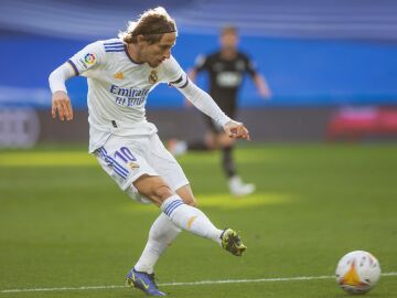 Luka Modric en un partido con el Real Madrid