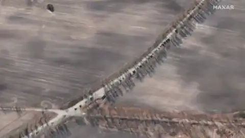 El convoy de tanques de Rusia que podría atracar en los próximas días a Kiev, Ucrania El convoy de tanques de Rusia que podría atracar en los próximas días a Kiev, Ucrania