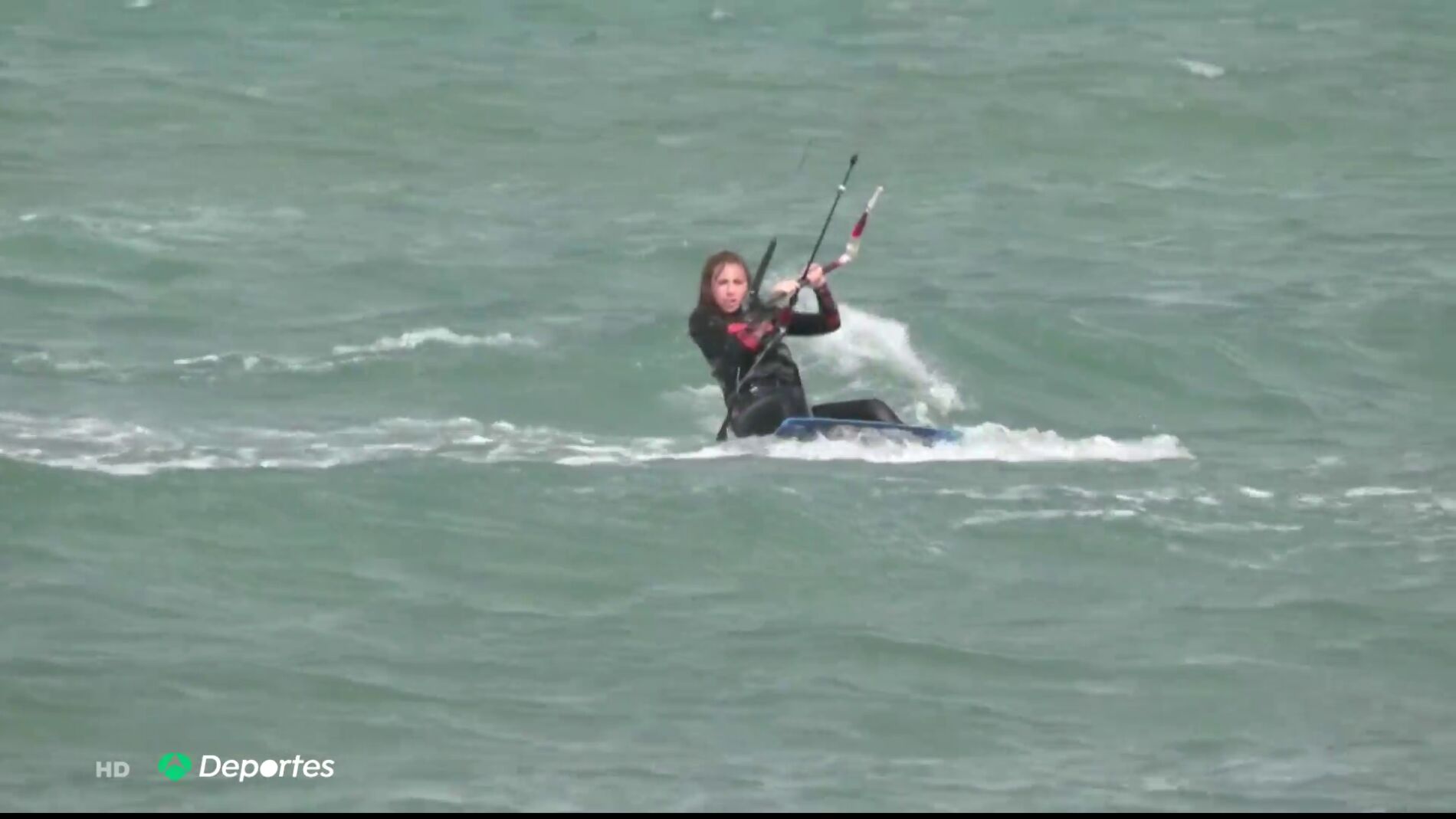 Kitesurf: el deporte para romper tabúes en Argelia