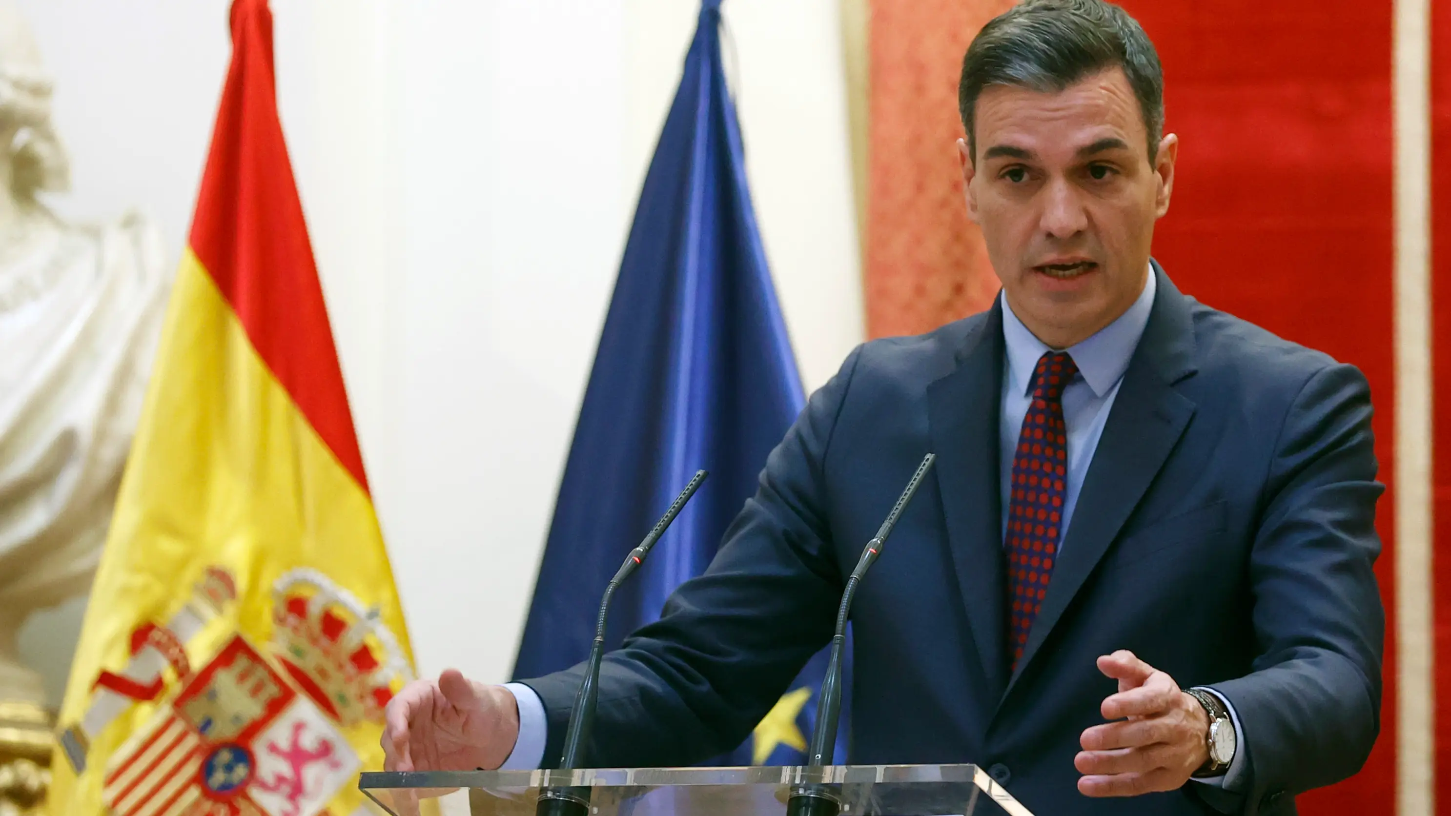 Pedro Sánchez tendrá su propia serie documental donde mostrará como es el día a día en el Palacio de la Moncloa Pedro Sánchez tendrá su propia serie documental donde mostrará como es el día a día en el Palacio de la Moncloa