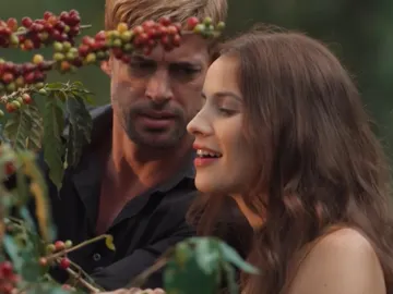 Laura Londoño y William Levy como Santiago y Gaviota en Café con aroma de mujer Laura Londoño y William Levy como Santiago y Gaviota en Café con aroma de mujer