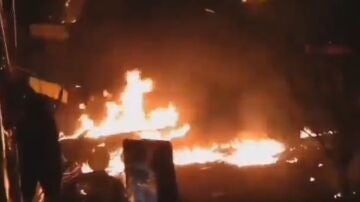 Civiles ucranianos se enfrentan a las tropas rusas con bombas caseras