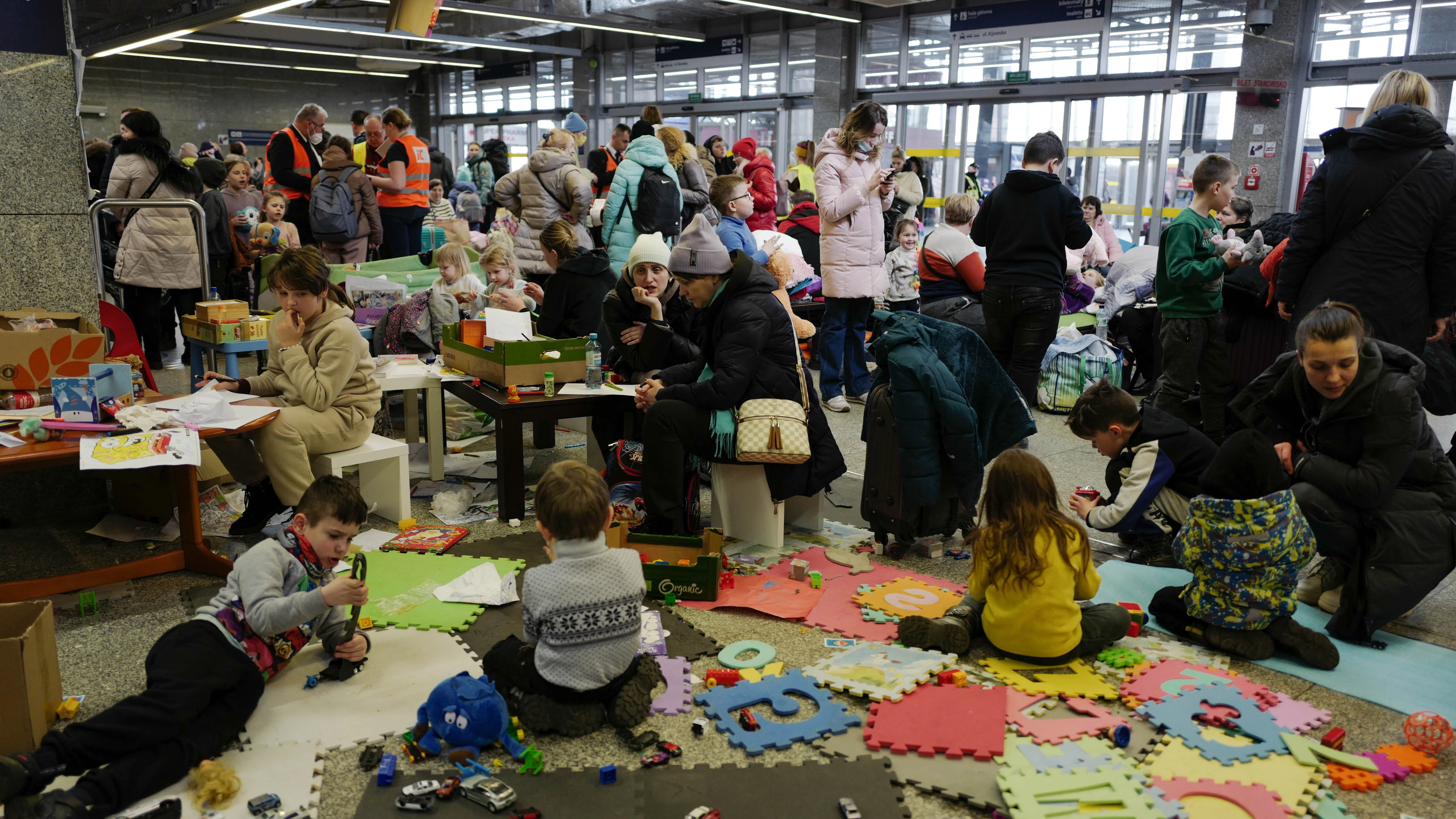 Leópolis, la puerta de salida para miles de refugiados que quieren huir de Ucrania Leópolis, la puerta de salida para miles de refugiados que quieren huir de Ucrania