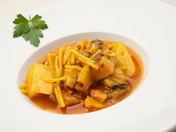 Guiso de caballa, patata y fideo "para los que no os atrevéis con los guisos" Guiso de caballa, patata y fideo "para los que no os atrevéis con los guisos"