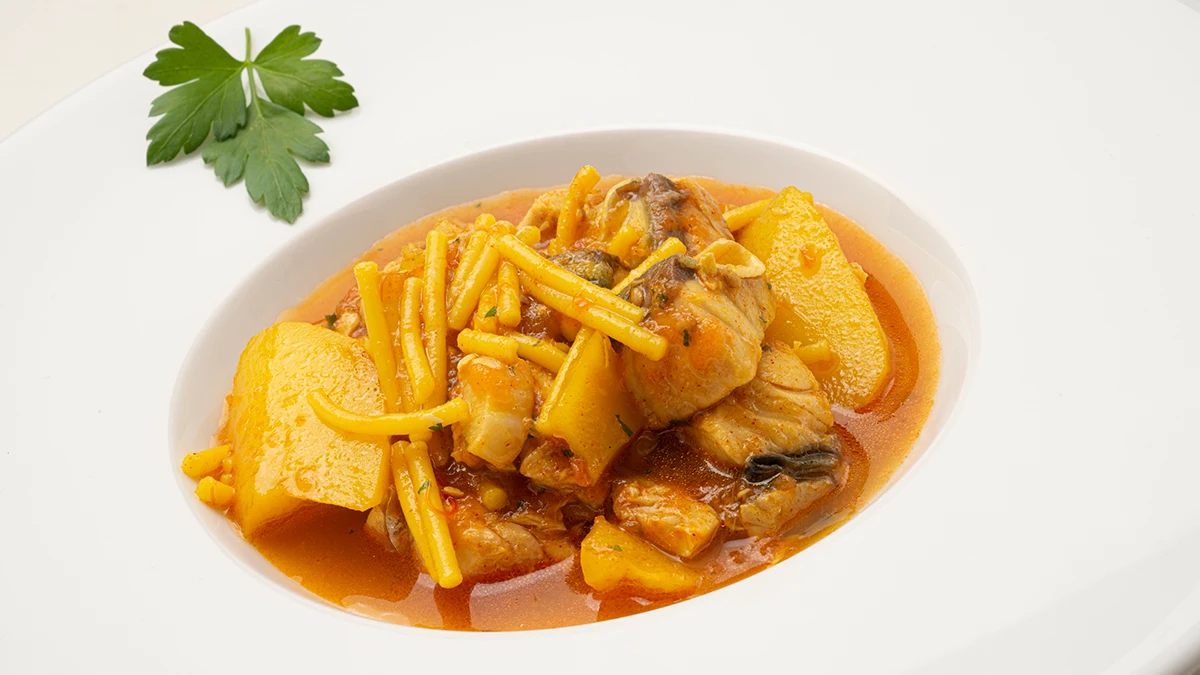 Guiso de caballa, patata y fideo "para los que no os atrevéis con los guisos" Guiso de caballa, patata y fideo "para los que no os atrevéis con los guisos"