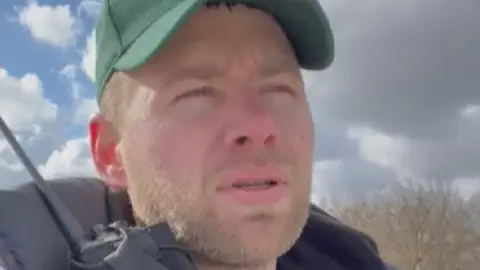 Igor, el joven que ayuda a los civiles a salir de Ucrania Igor, el joven que ayuda a los civiles a salir de Ucrania