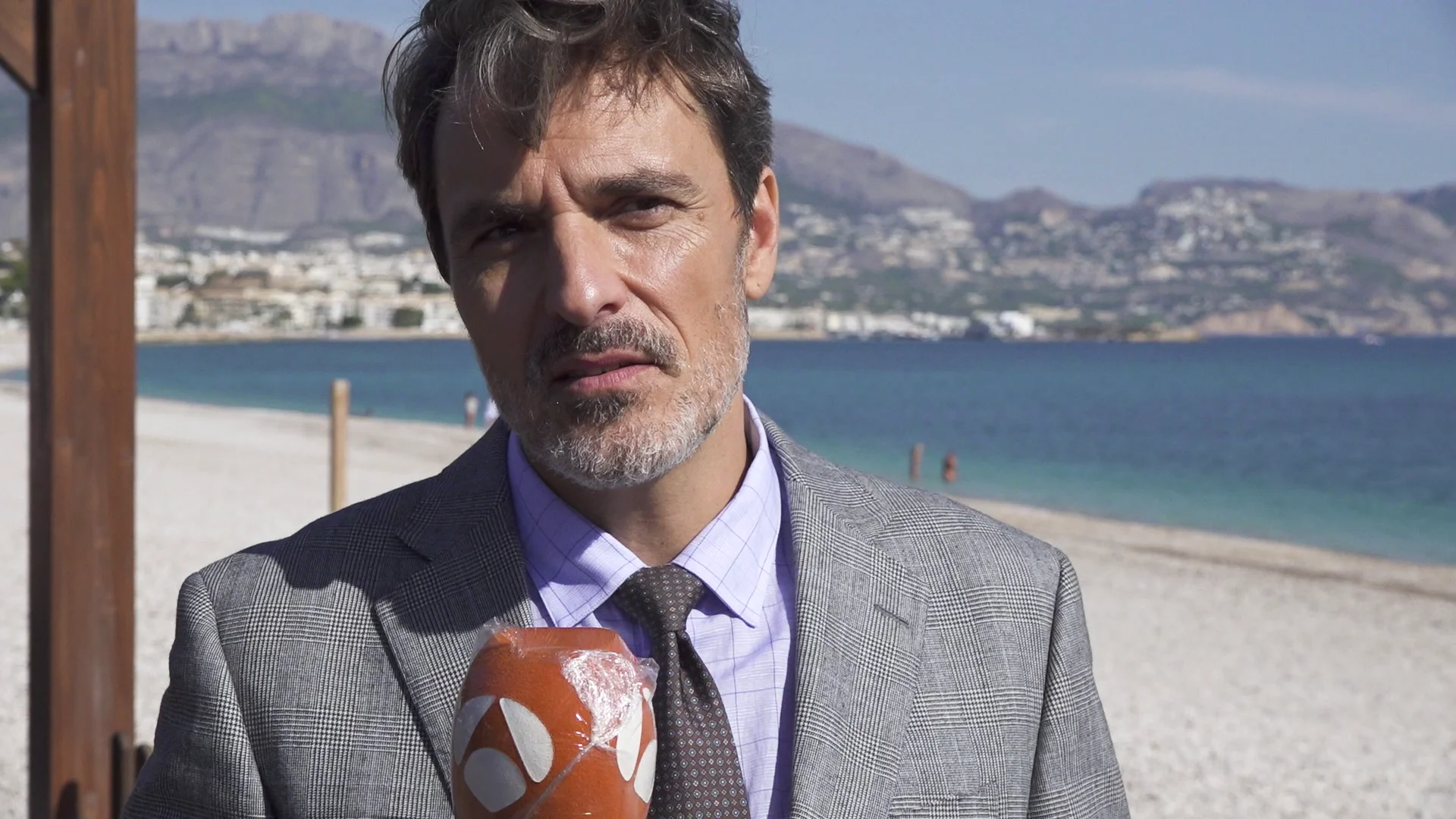 Anécdotas y recuerdos de Jordi Ballester en el rodaje de 'Alba': un self tape para el casting y una piscina con rejillas para echar fuego Anécdotas y recuerdos de Jordi Ballester en el rodaje de 'Alba': un self tape para el casting y una piscina con rejillas para echar fuego
