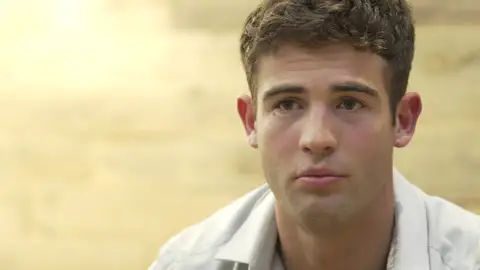 Jason Fernández despeja las dudas: ¿qué relación tiene Hugo, su personaje, con Bruno y Alba? Jason Fernández despeja las dudas: ¿qué relación tiene Hugo, su personaje, con Bruno y Alba?
