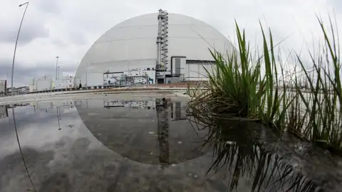La central nuclear de Chernóbil se queda sin energía por los ataques rusos La central nuclear de Chernóbil se queda sin energía por los ataques rusos