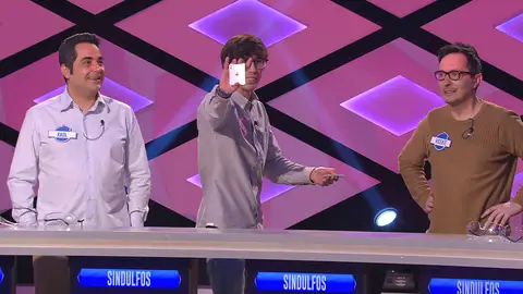 El increíble truco de magia de Enrique, de ‘Los gafas’, que conquista a los ‘Sindulfos’ Mejores momentos | 9 de marzo