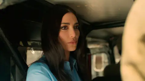 La policía detiene a Müjgan: “Se le acusa de homicidio contra Züleyha Yaman” La policía detiene a Müjgan: “Se le acusa de homicidio contra Züleyha Yaman”