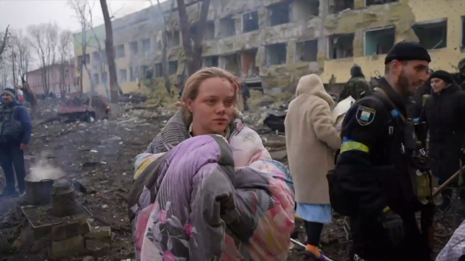 Marianna Podgurskaya tras el bombardeo en Mariúpol