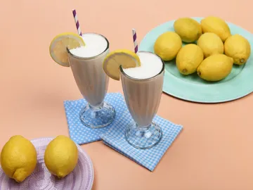 Cócteles con limón Cócteles con limón