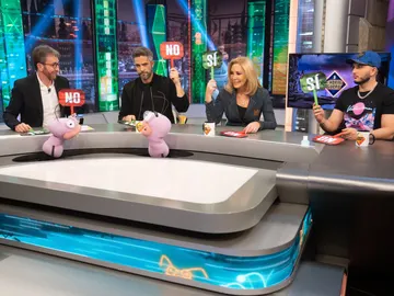 ¿Una foto "en pelotas"? La confesión más sorprendente de Roberto Leal y Omar Montes en 'El Hormiguero 3.0' ¿Una foto "en pelotas"? La confesión más sorprendente de Roberto Leal y Omar Montes en 'El Hormiguero 3.0'