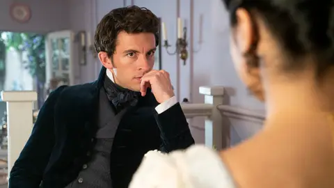 Jonathan Bailey como Anthony Bridgerton Jonathan Bailey como Anthony Bridgerton