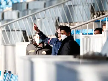 El presidente del PSG, Al-Khelaifi, junto a Pochettino en el entrenamiento del PSG en el Bernabéu El presidente del PSG, Al-Khelaifi, junto a Pochettino en el entrenamiento del PSG en el Bernabéu