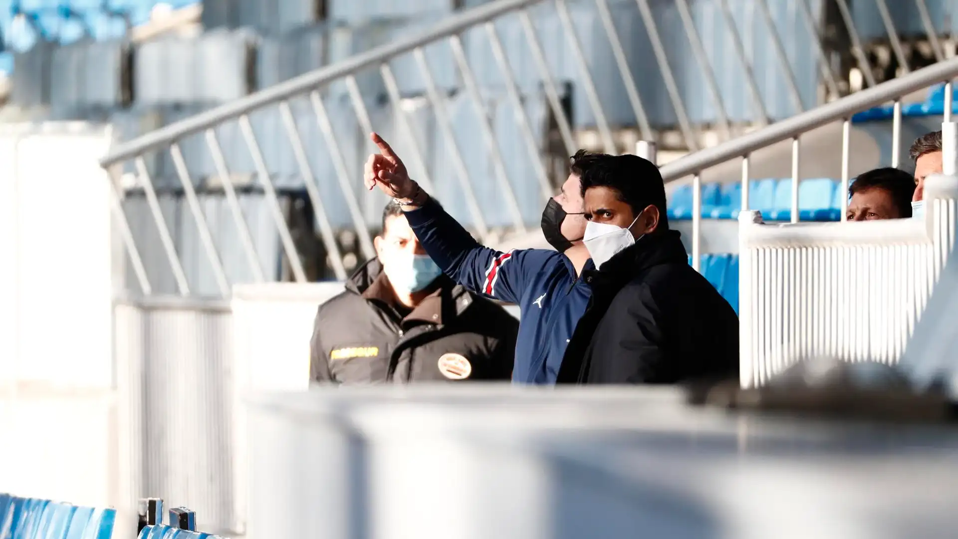 El presidente del PSG, Al-Khelaifi, junto a Pochettino en el entrenamiento del PSG en el Bernabéu El presidente del PSG, Al-Khelaifi, junto a Pochettino en el entrenamiento del PSG en el Bernabéu