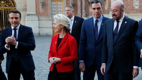 Los 27 debaten en Versalles una posible entrada de Ucrania en la UE por la vía rápida Los 27 debaten en Versalles una posible entrada de Ucrania en la UE por la vía rápida