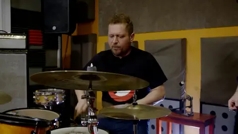 El Monaguillo: ¿Quién no sueña con tocar con una estrella del Rock? El Monaguillo: ¿Quién no sueña con tocar con una estrella del Rock?