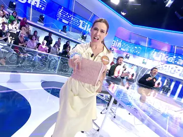 ¿Quién es mejor Madonna? Raquel Sánchez Silva y Lorena Castell se entregan con ‘Like a virgin’ en ‘Pasapalabra’ ¿Quién es mejor Madonna? Raquel Sánchez Silva y Lorena Castell se entregan con ‘Like a virgin’ en ‘Pasapalabra’
