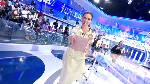 ¿Quién es mejor Madonna? Raquel Sánchez Silva y Lorena Castell se entregan con ‘Like a virgin’ en ‘Pasapalabra’ ¿Quién es mejor Madonna? Raquel Sánchez Silva y Lorena Castell se entregan con ‘Like a virgin’ en ‘Pasapalabra’