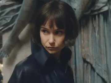 Katherine Waterston como Tina Goldstein Katherine Waterston como Tina Goldstein