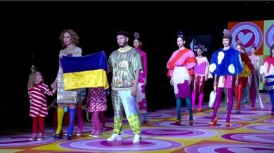 Agatha Ruiz de la Prada o Balenciaga: Así rinde homenaje a Ucrania el mundo de la moda